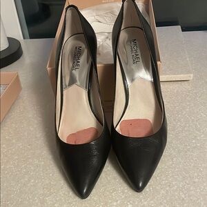 Black Michael Kors pumps